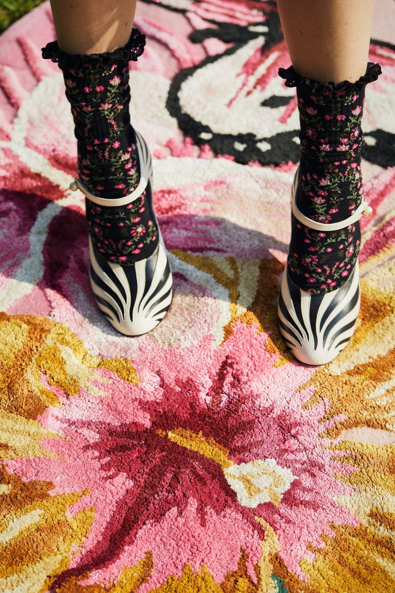 Rose Quartz Round ICON Gem Rug - Wear The House