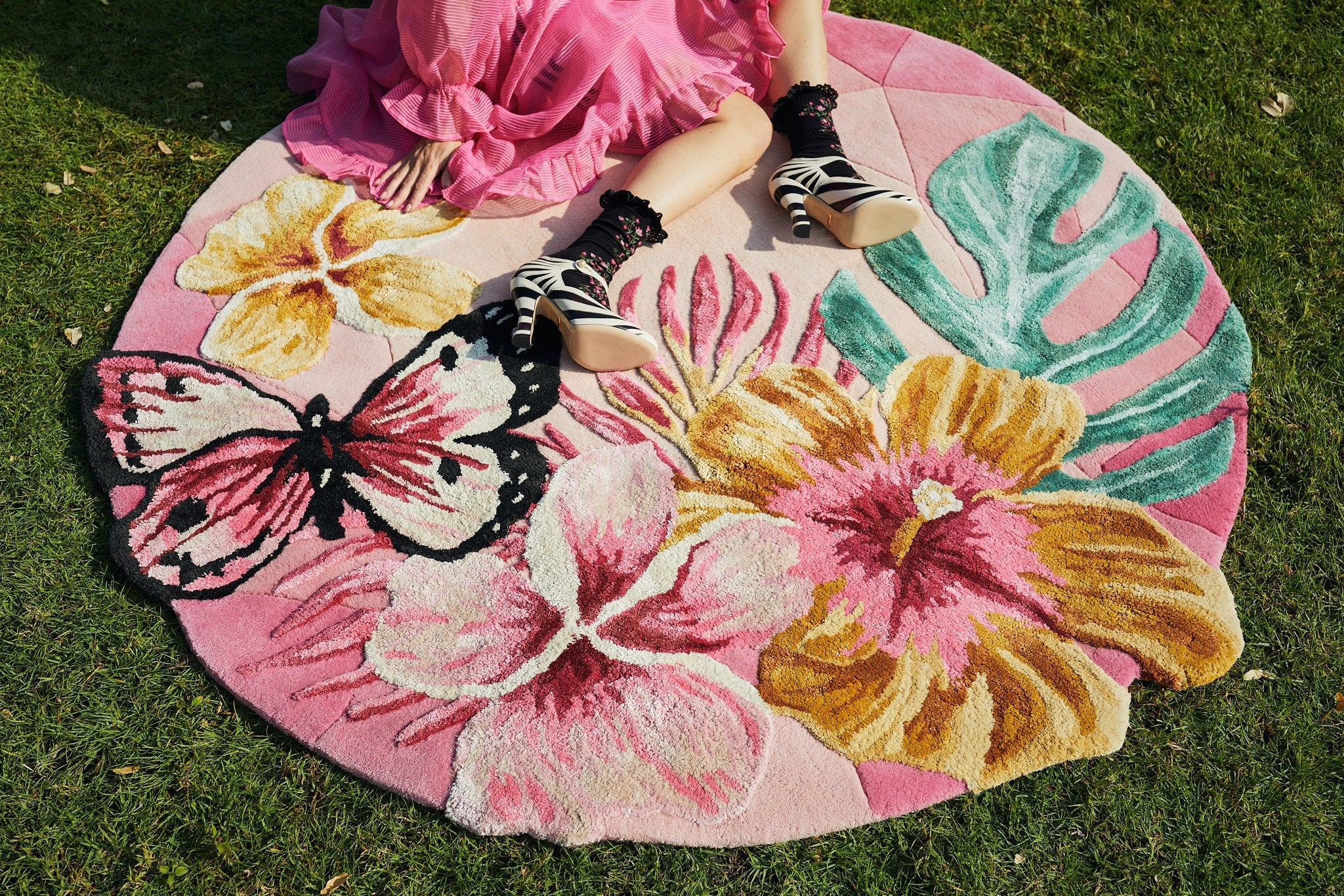 Rose Quartz Round ICON Gem Rug - Wear The House